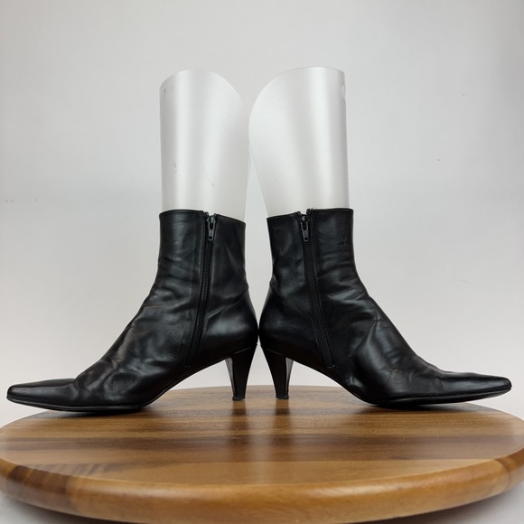 Womens Stuart Weitzman Black Leather Zip Heeled Pointed Toe Booties Size 7 M GUC - Picture 5 of 9
